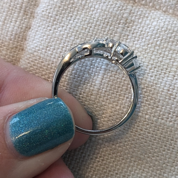 White Sapphire Ring - Picture 3 of 6